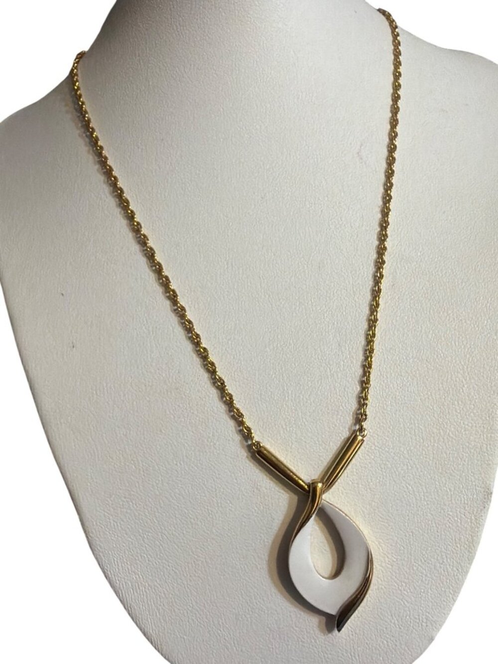 Vintage Crown Trifari Pendant Necklace Gold Tone Cream Enamel Teardrop Estate